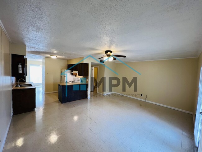 Primary Photo - 62 W Elmwood Dr