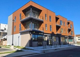 Building Photo - 124 St James Pl