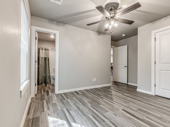 Building Photo - Newer home in the heart of OKC + 5 bedroom...