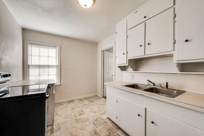 Building Photo - Charming Home in Prime Grand Prairie Locat...