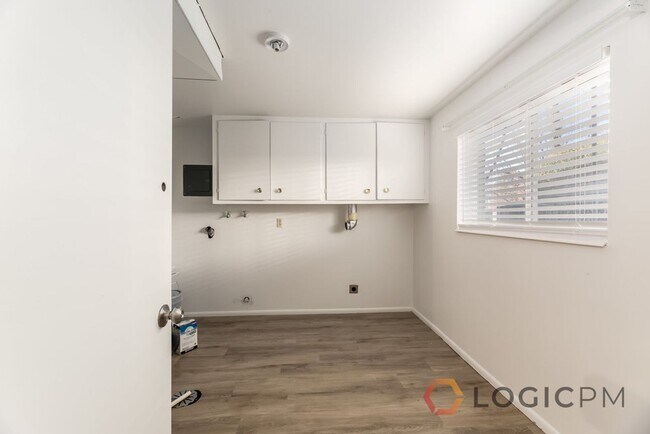 Building Photo - 2010 S 2600 E