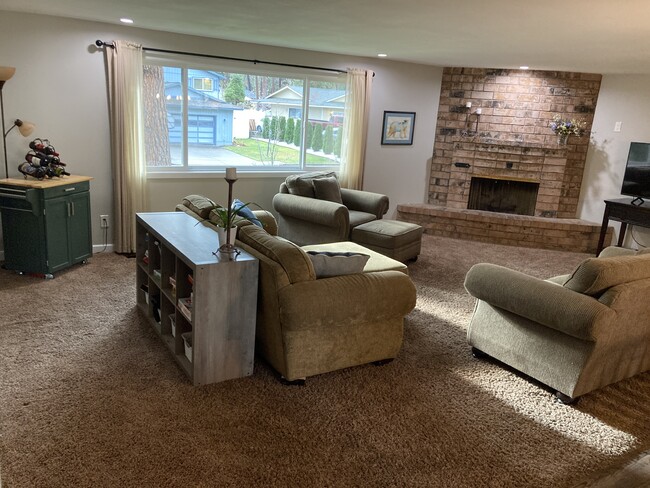 Building Photo - 9619 E 9th Ave