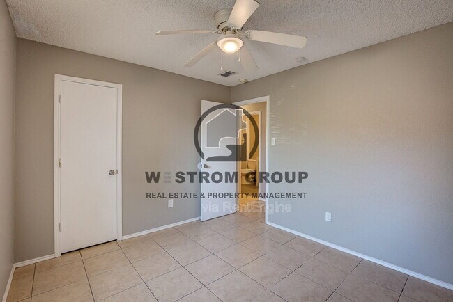 Building Photo - 420 Revolution Ln