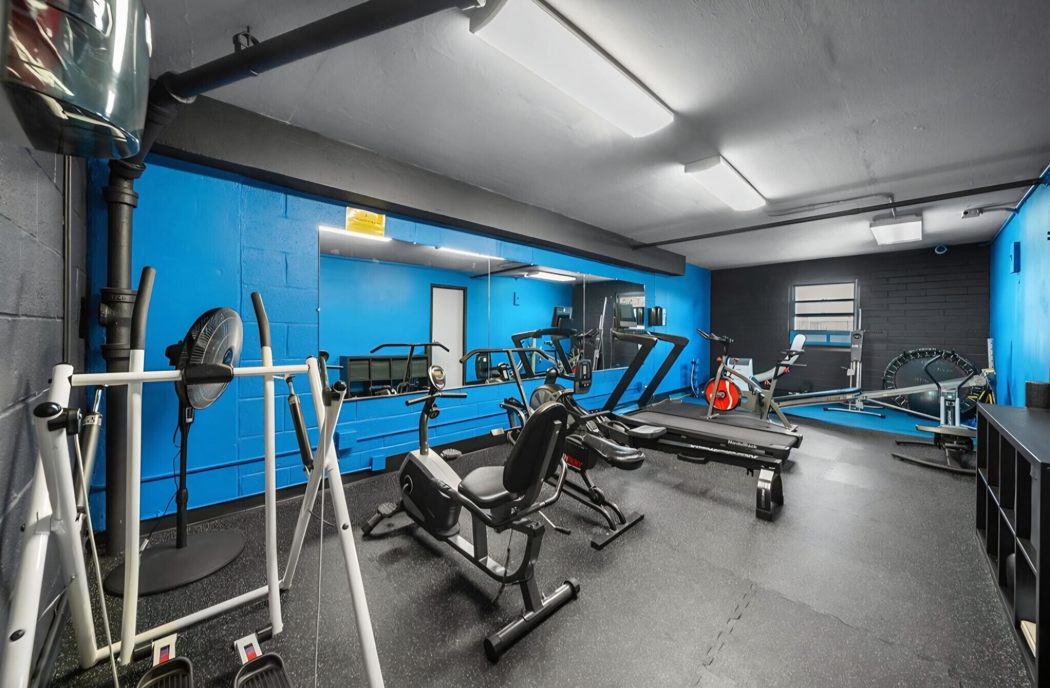 Building Photo - 9060 Palisade Ave