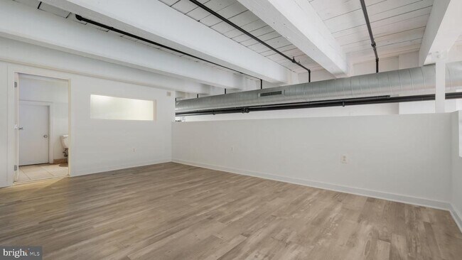 Building Photo - 1027 Arch St