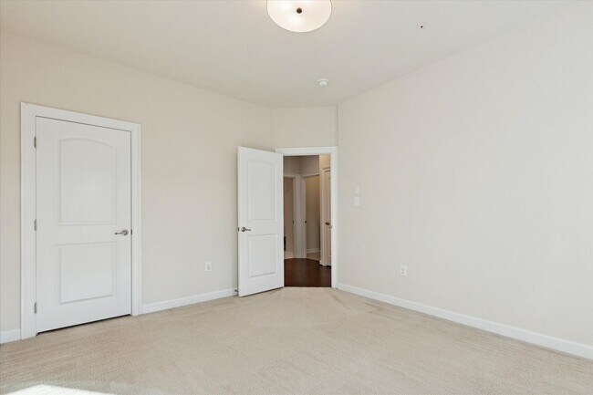 Building Photo - Available Now – Luxury 3 Bedroom, 2.5 Bath...