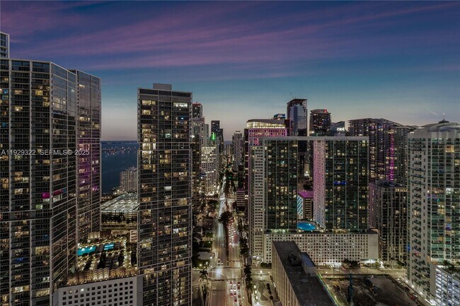 Building Photo - 200 Biscayne Blvd Way