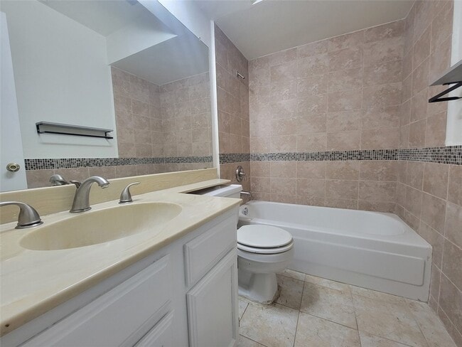 Building Photo - 2705 Riviera Dr