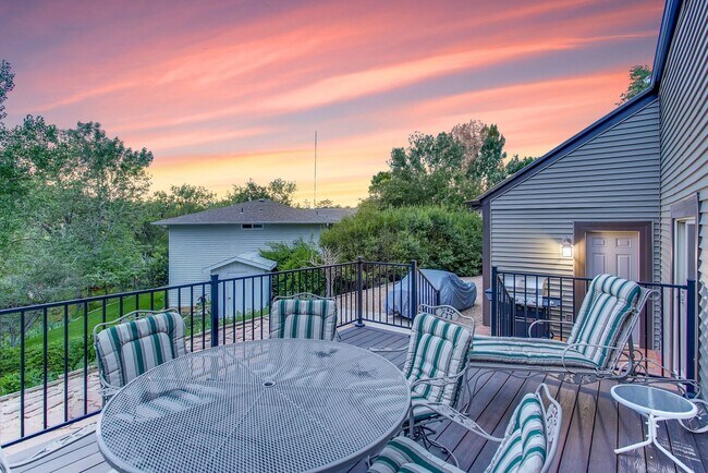 Building Photo - 3 bed, 2 bath Multi-Level Home on Cul-De-Sac