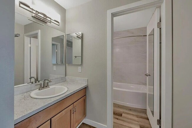 Building Photo - Remodeled 1BR Condo with Pool & Water Views Near Foster City