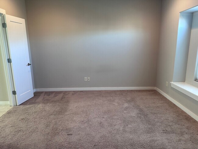 Building Photo - 5820 Bryan Pkwy