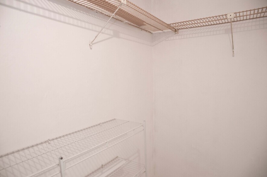 Building Photo - 19216 NE 25th Ave