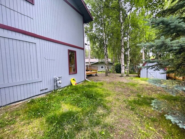 Building Photo - Beautiful and Spacious South Anchorage Home!