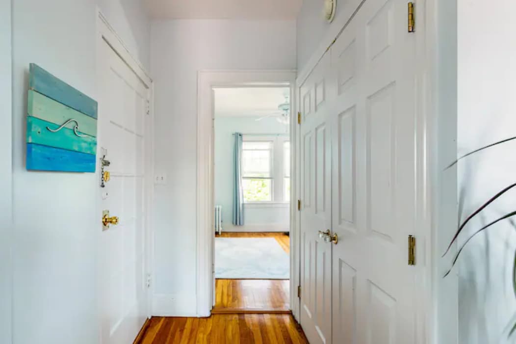 Building Photo - 28 Walnut E St