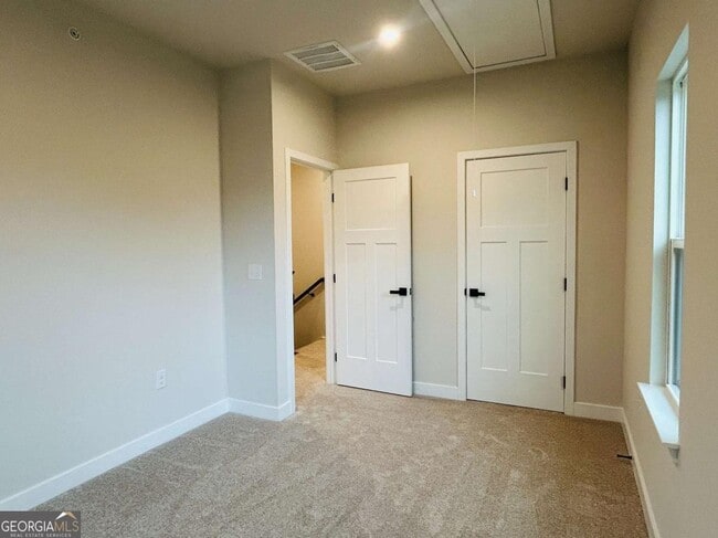 Building Photo - 420 Thatch Ter