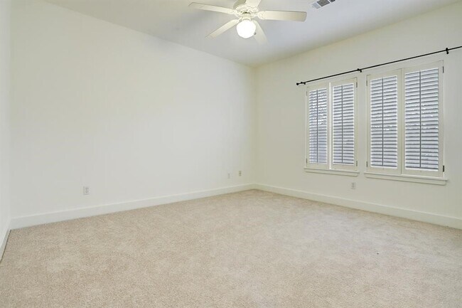 Building Photo - 1412 Castle Ct