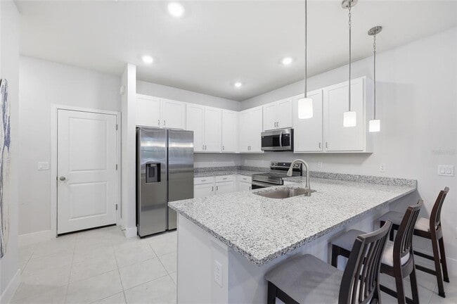 Building Photo - 6917 Five Oaks Dr
