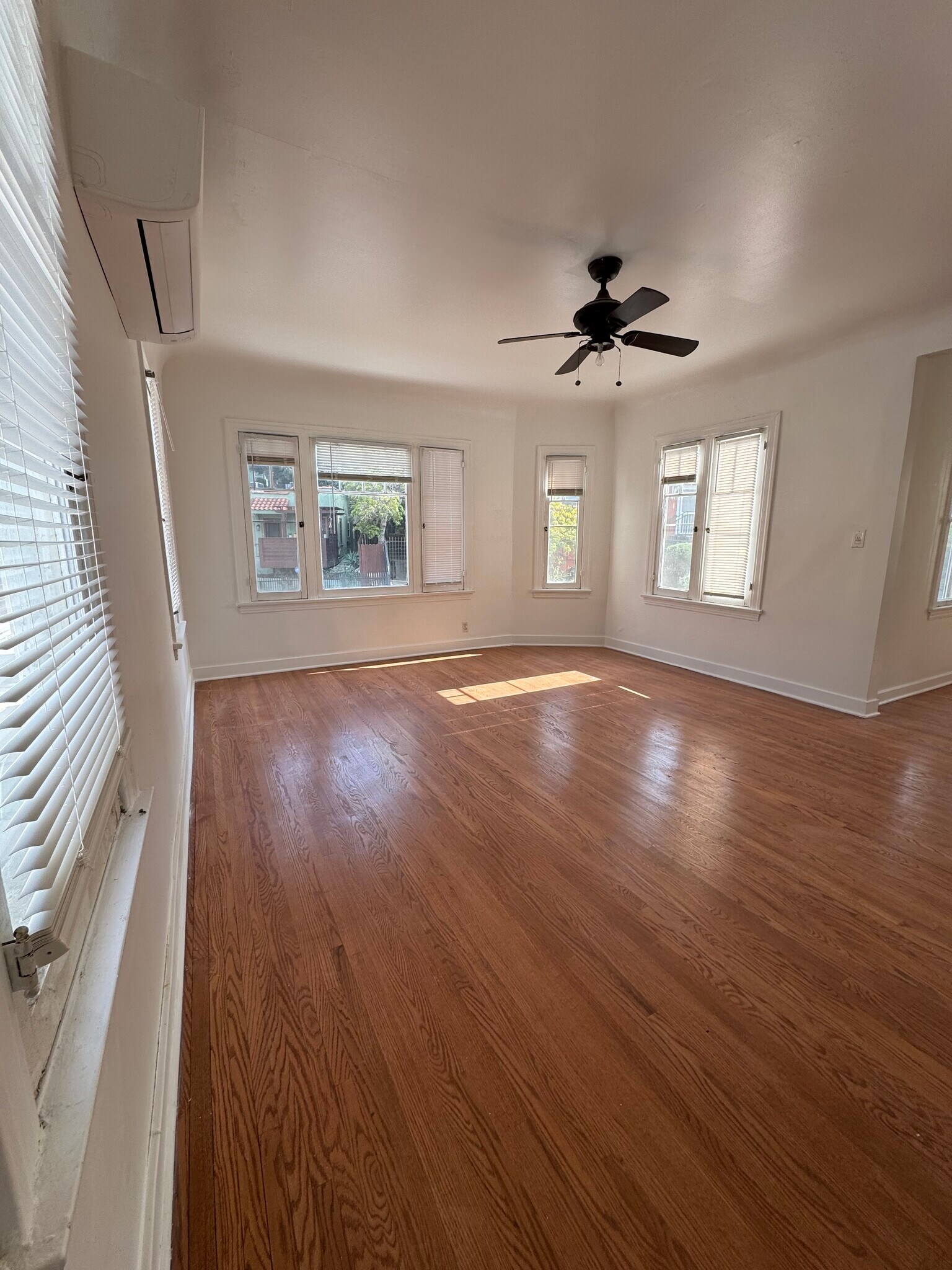 Living space from front corner - 3350 Hamilton Way