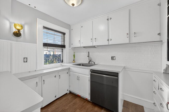 Building Photo - 12 N Main St