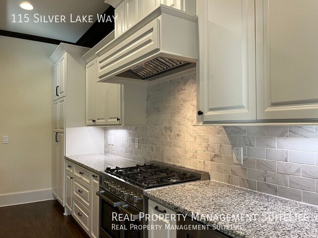 Building Photo - 115 Silver Lake Way