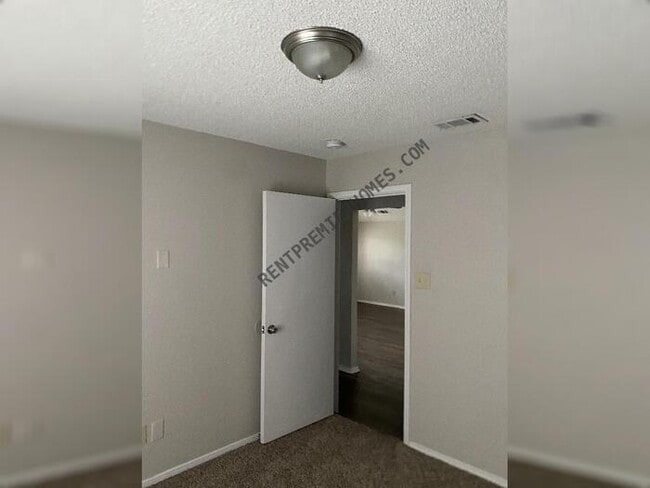 Building Photo - 104 Mesa Moor Dr