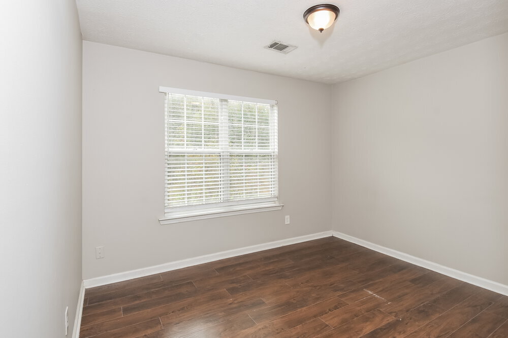 Building Photo - 480 Cedarhurst Rd