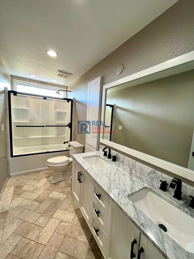 Building Photo - 1675 Tahlequah Dr