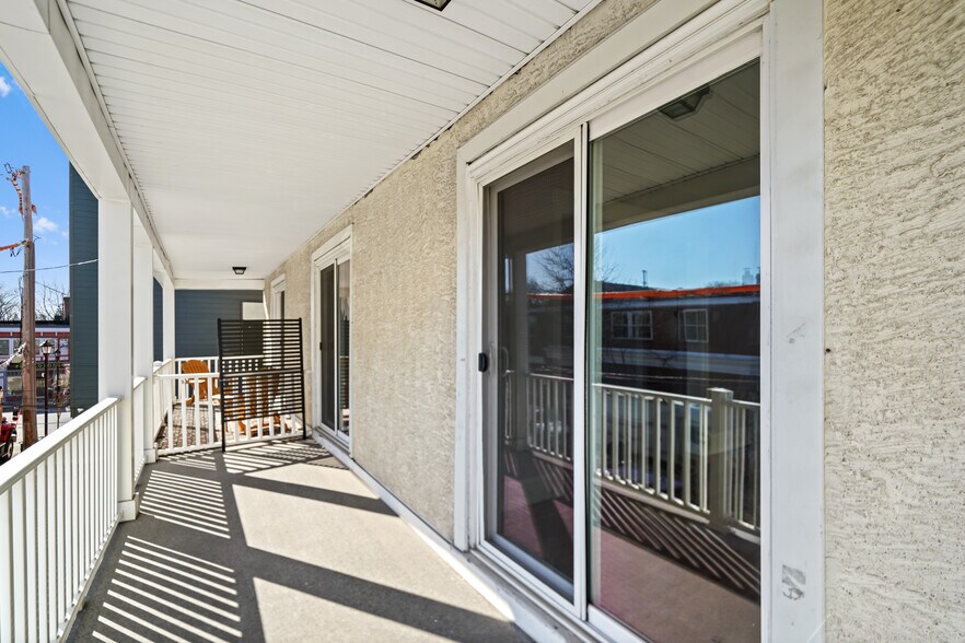 Double Balcony - 104 Forrest Ave