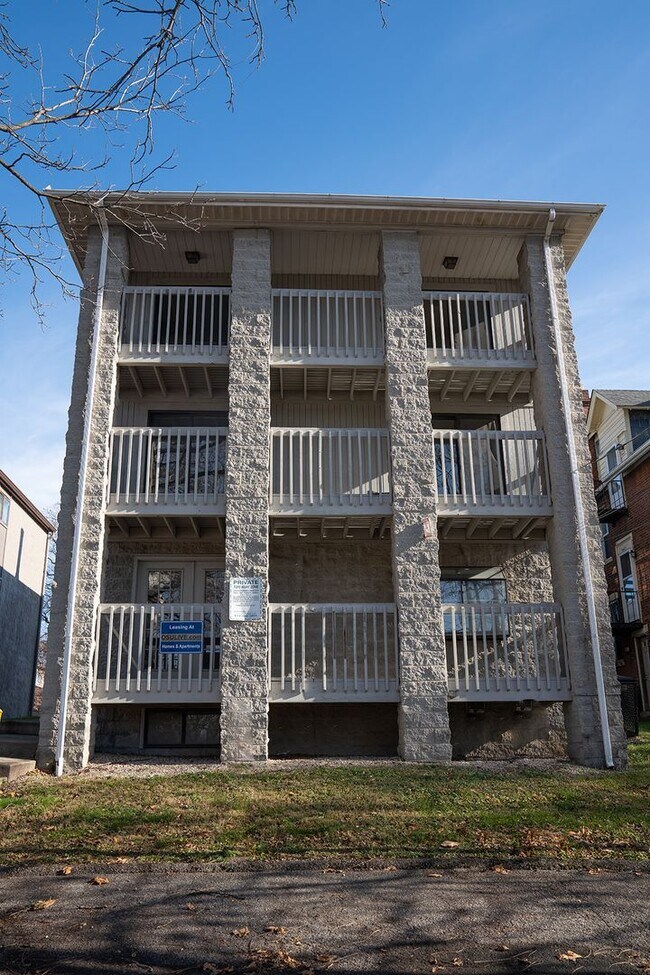 Building Photo - 1669-1675 Summit Street