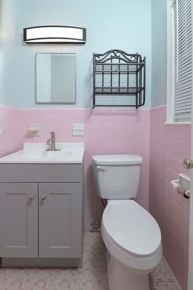 Building Photo - Newly Updated 3 Bedroom Home with Spacious...