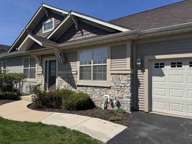 Building Photo - 7585 Western Gailes Dr