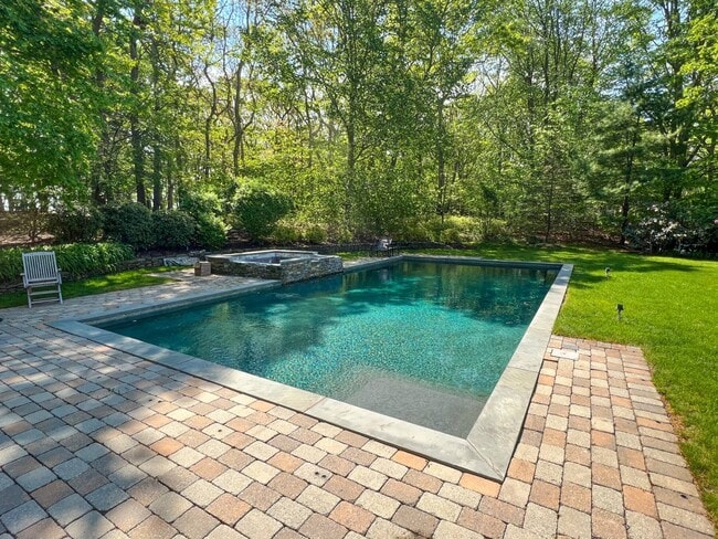 Building Photo - 118 Water Mill Towd Rd