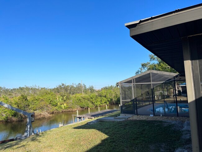 Building Photo - 3193 Desoto Dr