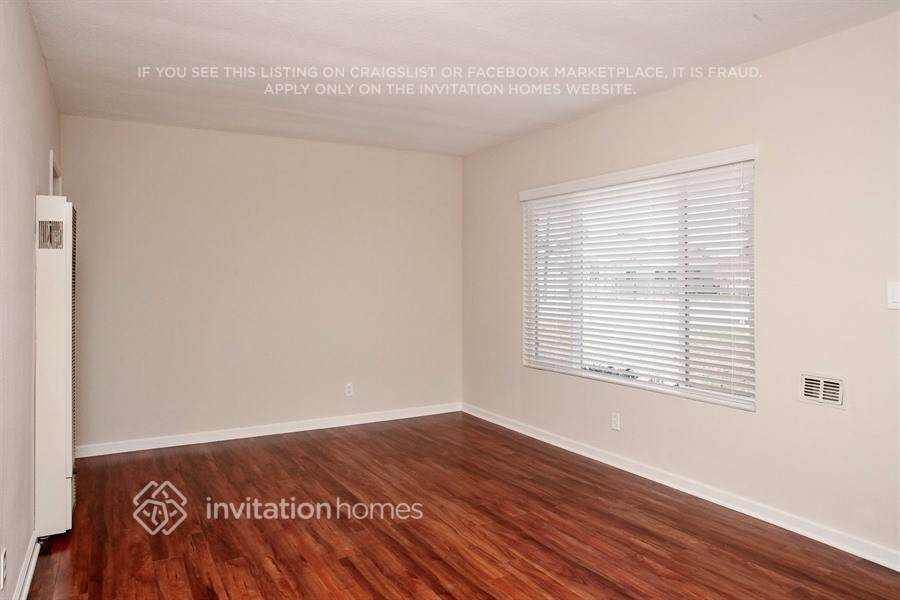 Building Photo - 13207 S Largo Ave