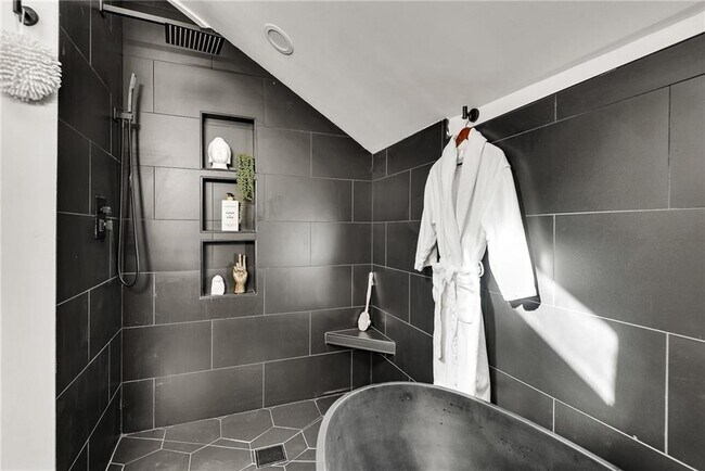 Building Photo - 901 Argonne Ave NE