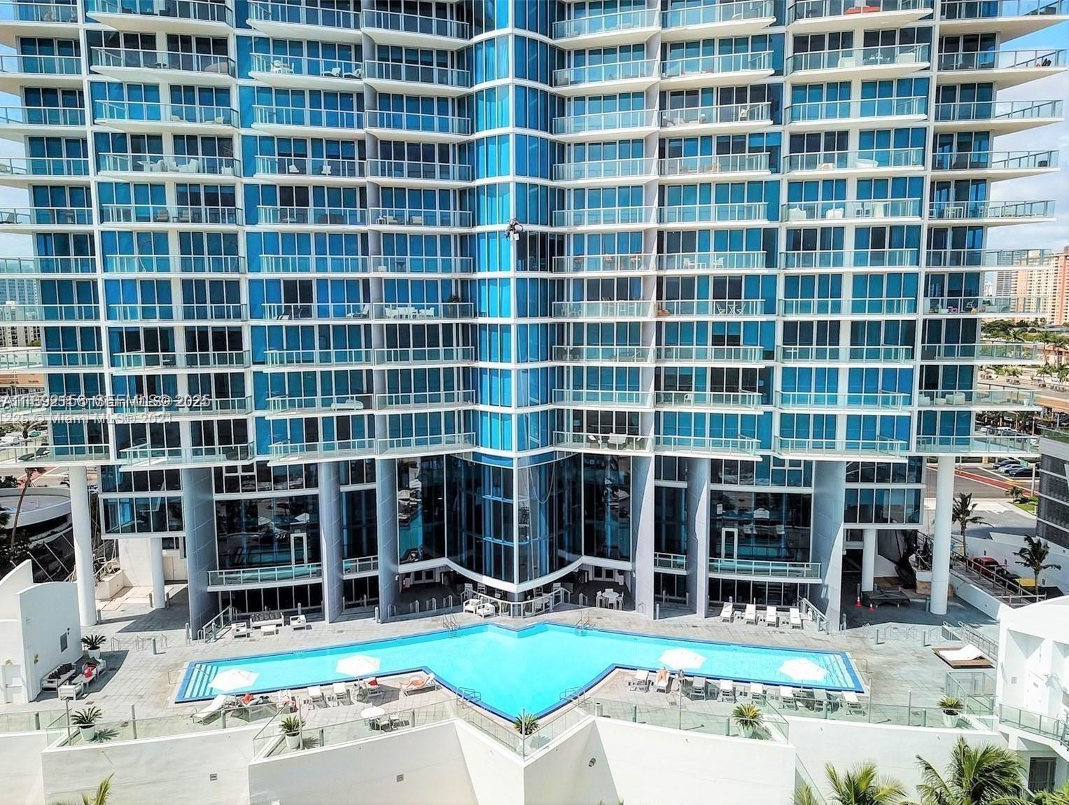 Building Photo - 17001 Collins Ave