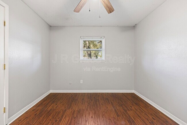 Building Photo - 8806 Fox Hollow Dr