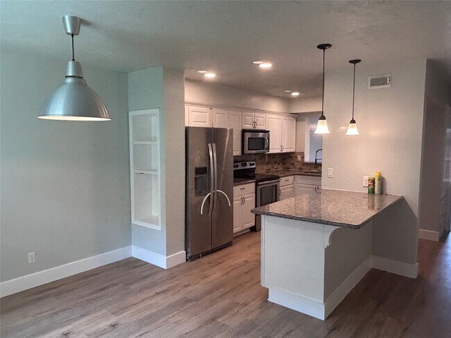 Building Photo - 11550 Chimney Rock Rd