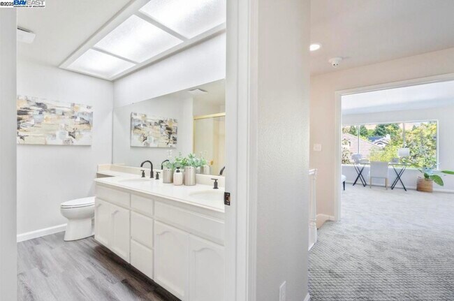 Building Photo - 5 Stuart Pl