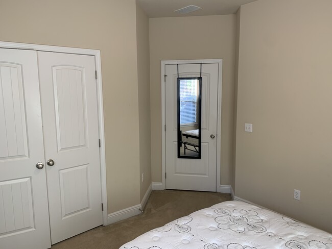 Building Photo - 9708 Brookstone Way
