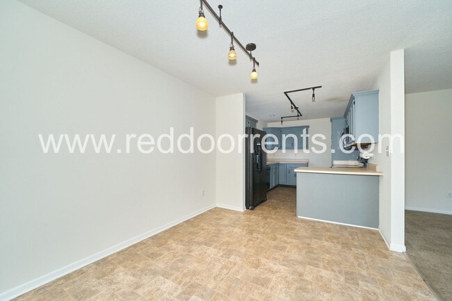 Building Photo - 127 Broadmoor Bend