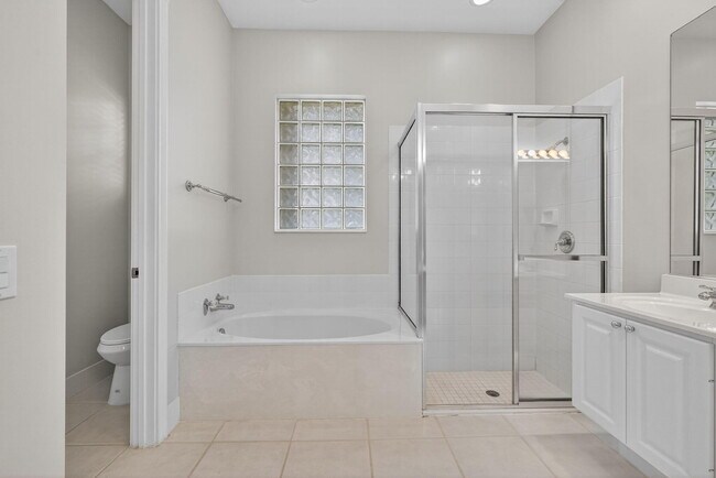 Building Photo - 121 Savona Dr