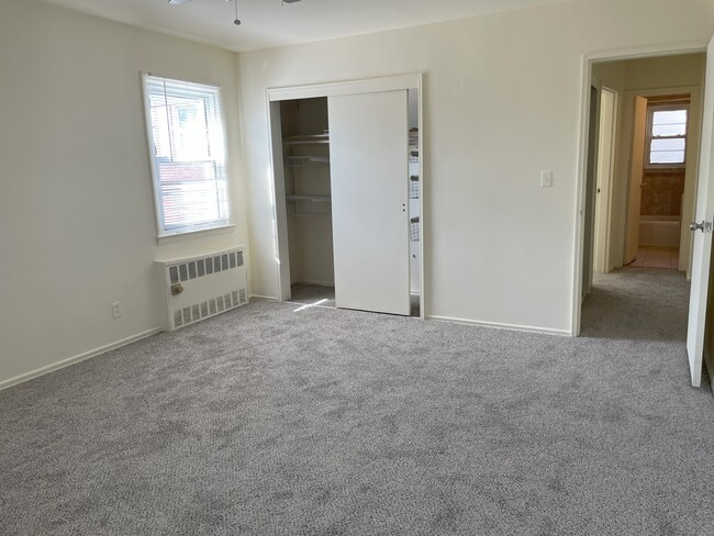 Building Photo - 264 Glenbrook Rd