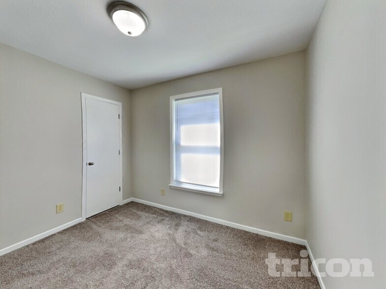 Building Photo - 695 Cross Wind Dr