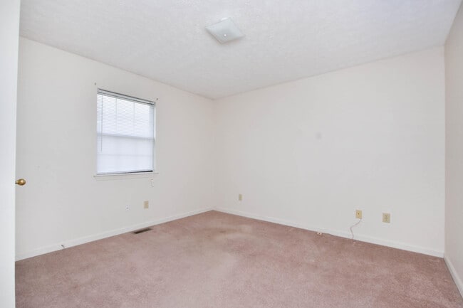 Building Photo - 537 Deaton Pl