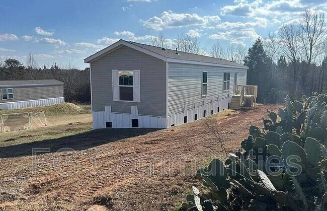 Building Photo - 168 Sides Meadow Dr