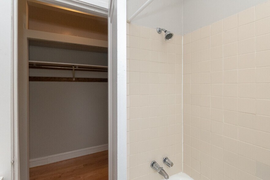 Building Photo - 2832 N Burling