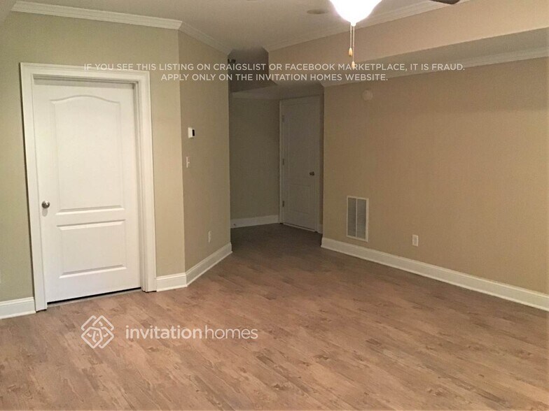 Building Photo - 200 Autumn Creek