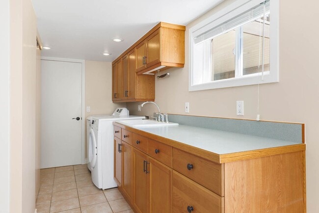 Building Photo - 8406 9th Ave SW