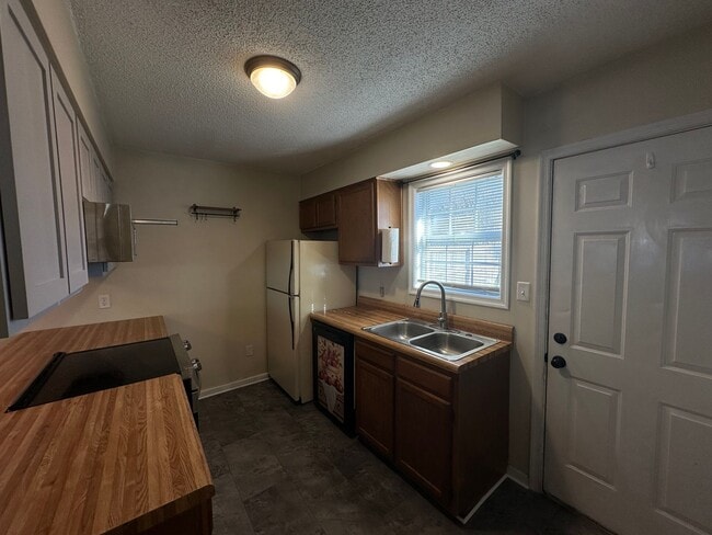 Building Photo - Welcome to your Northside Nook